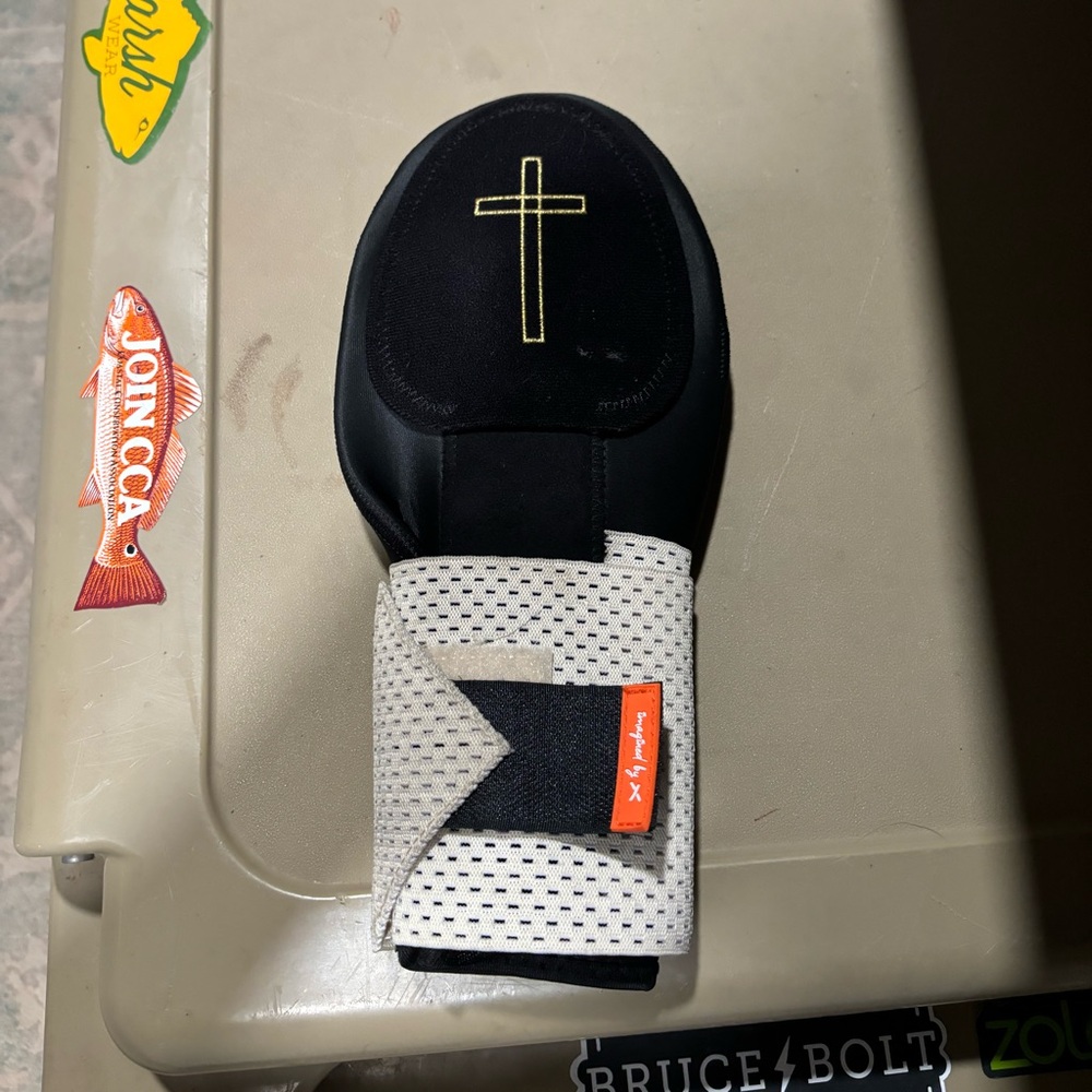 Absolutely Ridiculous new in box sliding mitt in exclusive design.